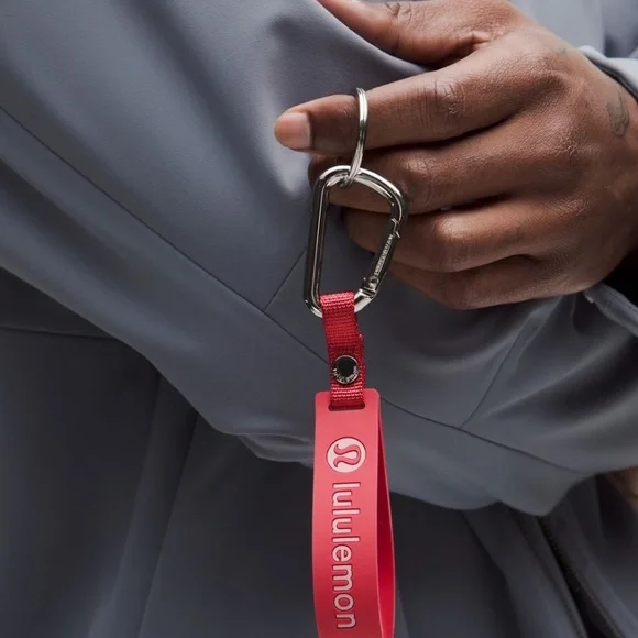NWT Lululemon Silicone Keychain Desert Red/Pink Haze - Picture 2 of 2